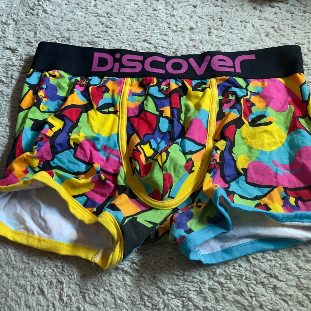 Multi colored trunks - Discover